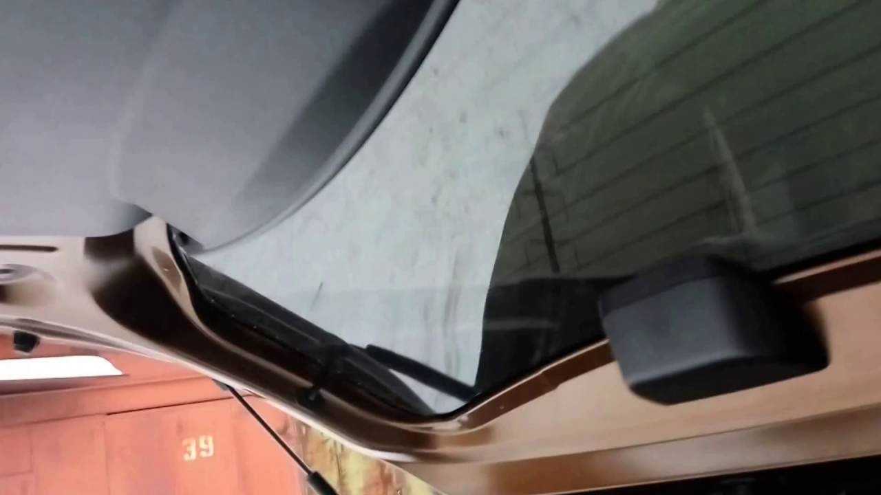 Как самостоятельно снять обшивку с дверей рено дастер