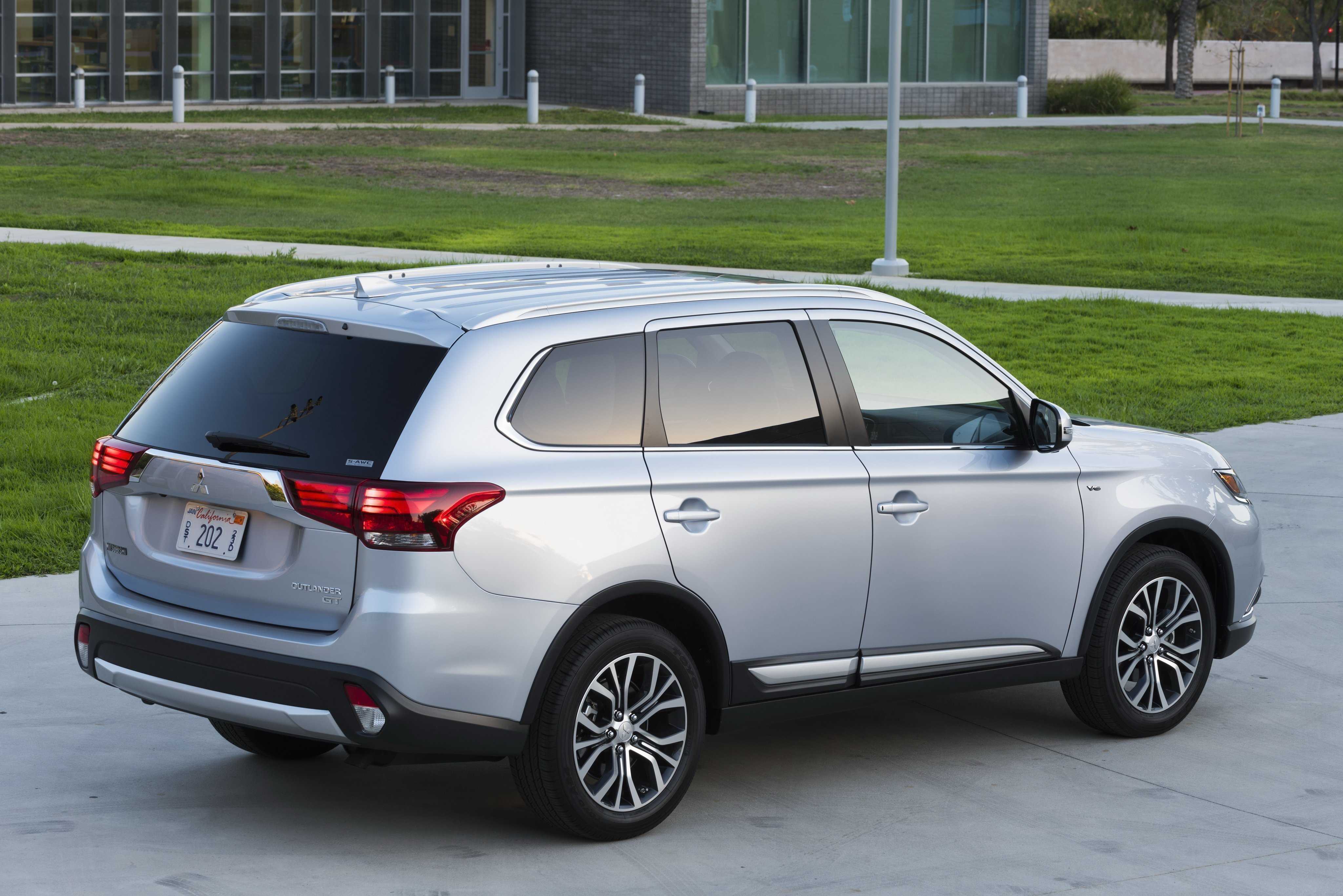 Mitsubishi outlander gt – новинка из японии и главные соперники
