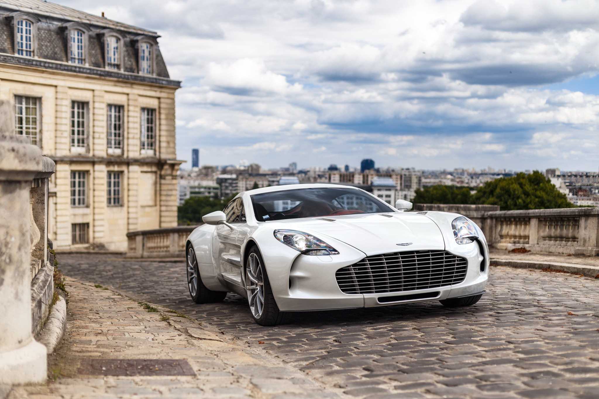 Aston martin one-77