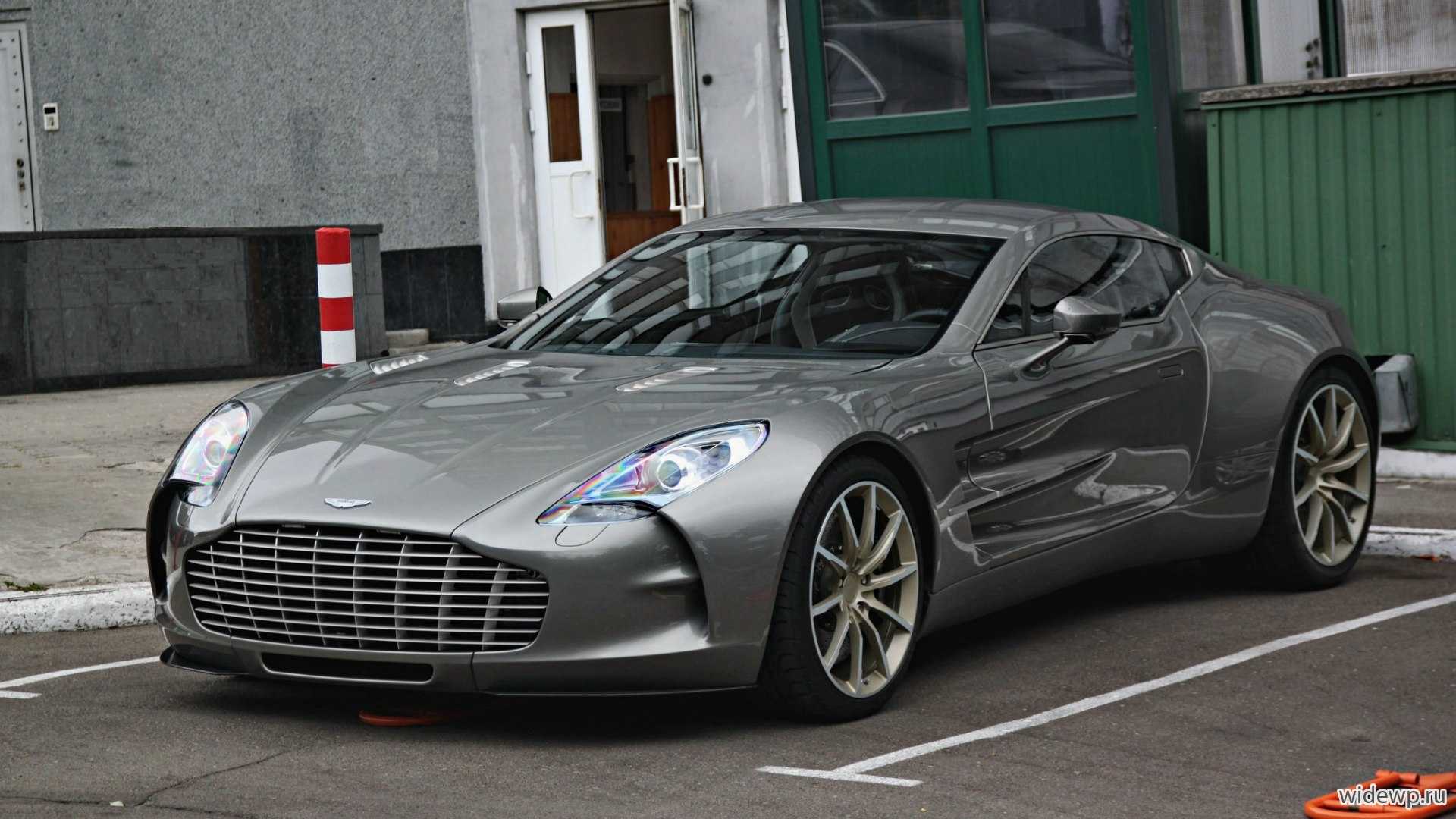 Aston martin one-77