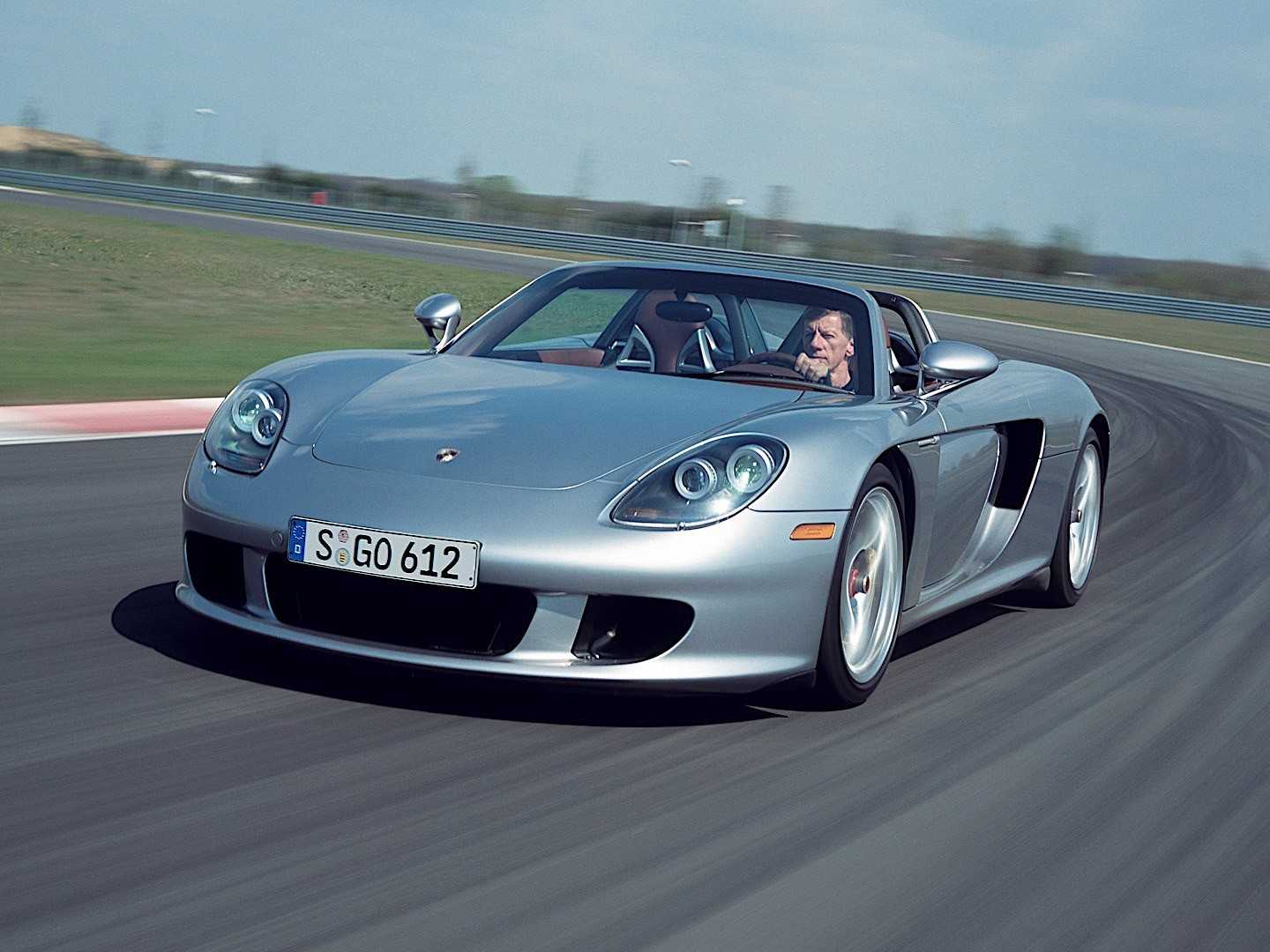 Сравнение nissan patrol и porsche carrera-gt. что лучше?