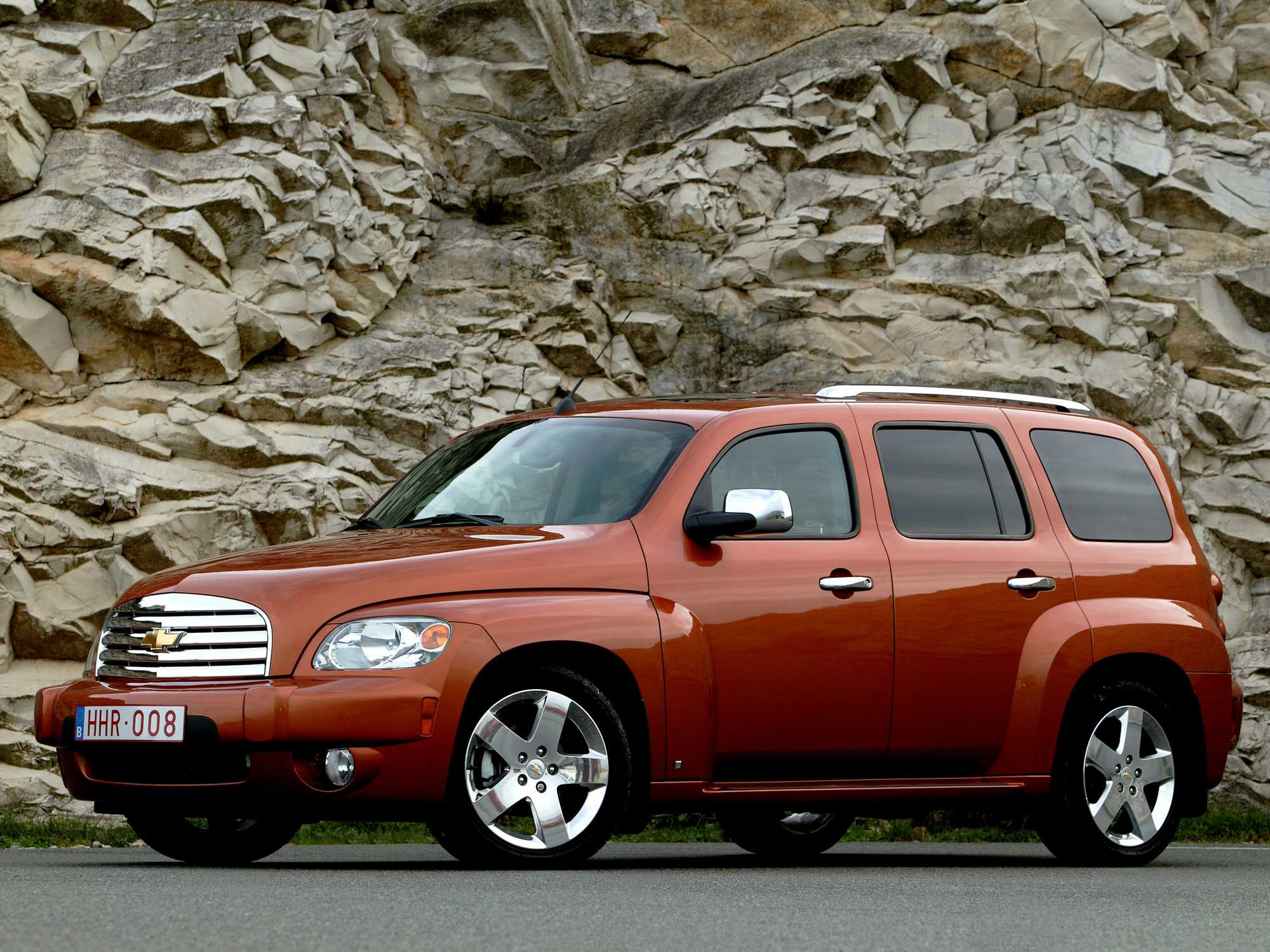 Chevrolet hhr vs chrysler pt cruiser: which weird car is better