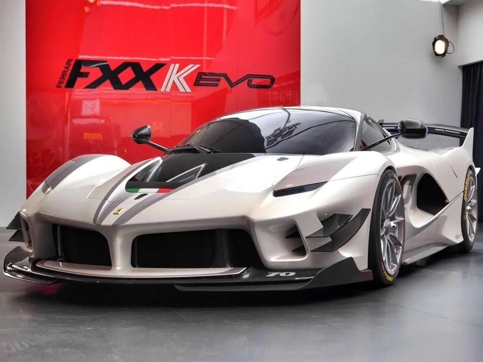 The ferrari fxx-k specifications