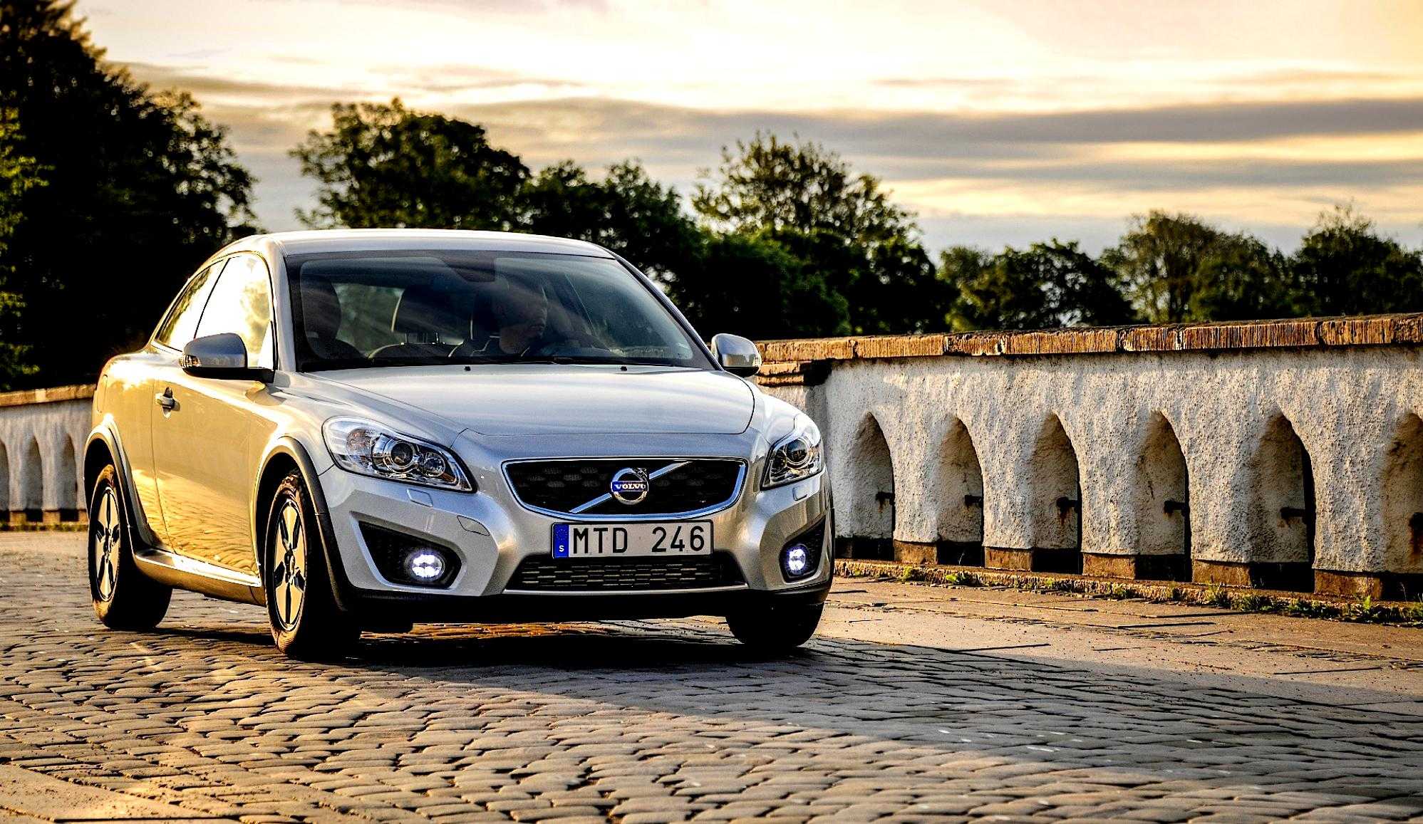 Volvo c30 (2010) › характеристики, описание, видео и фото вольво c30 › autozov.ru