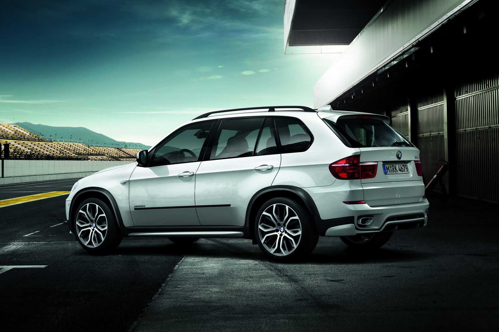 Bmw x5: поколения, кузова по годам, история модели и года выпуска, рестайлинг, характеристики, габариты, фото - carsweek
