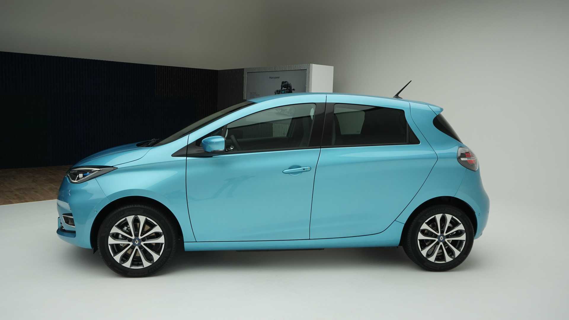 Renault zoe – доступный европейский электрокар