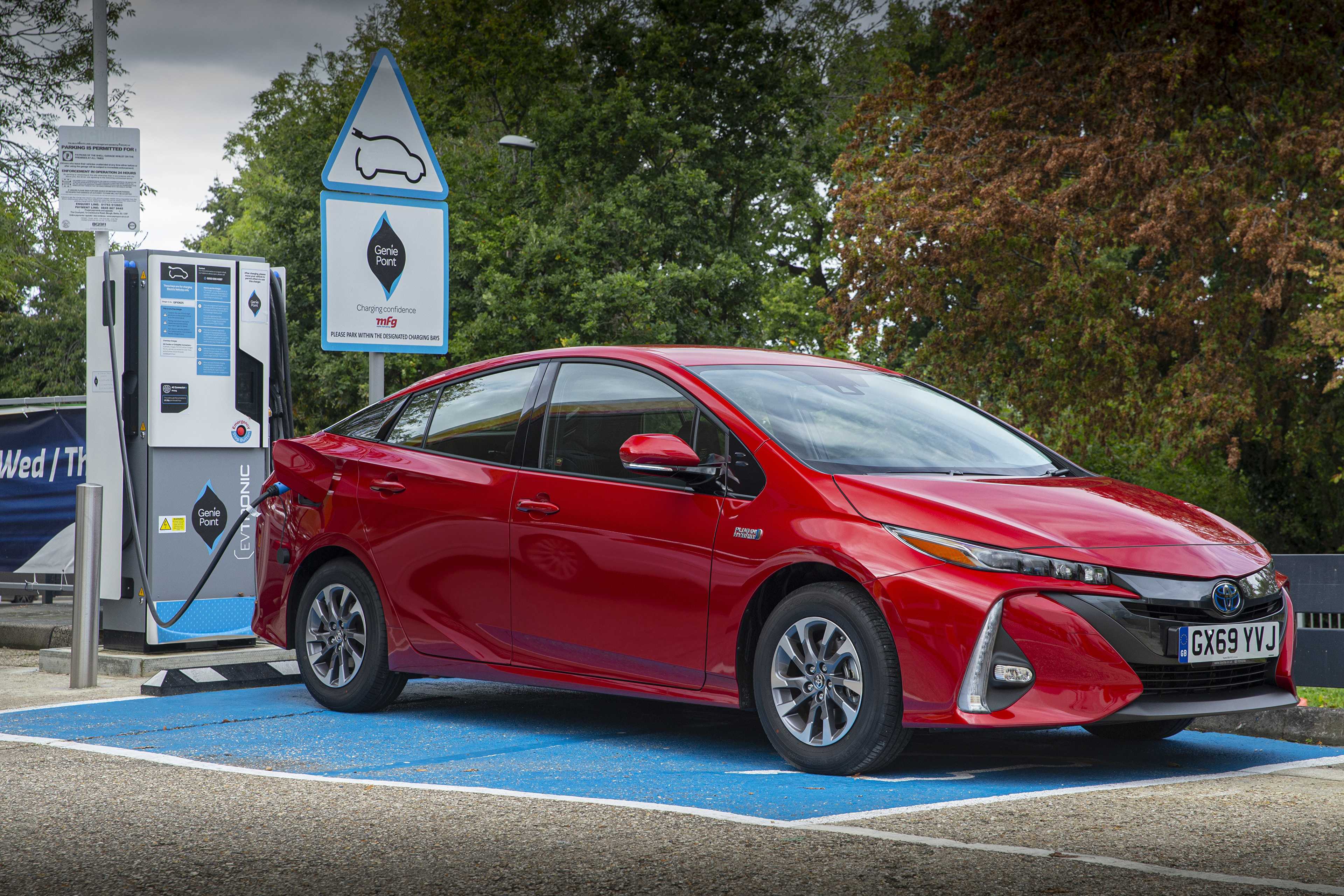 Технические характеристики toyota prius prime 1.8 (122 л.с.) гибрид автомат 2017, 2018, 2019, 2020 - технические характеристики автомобилей