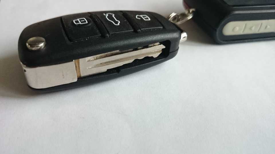 Нива шевроле как поменять батарейку в ключе
