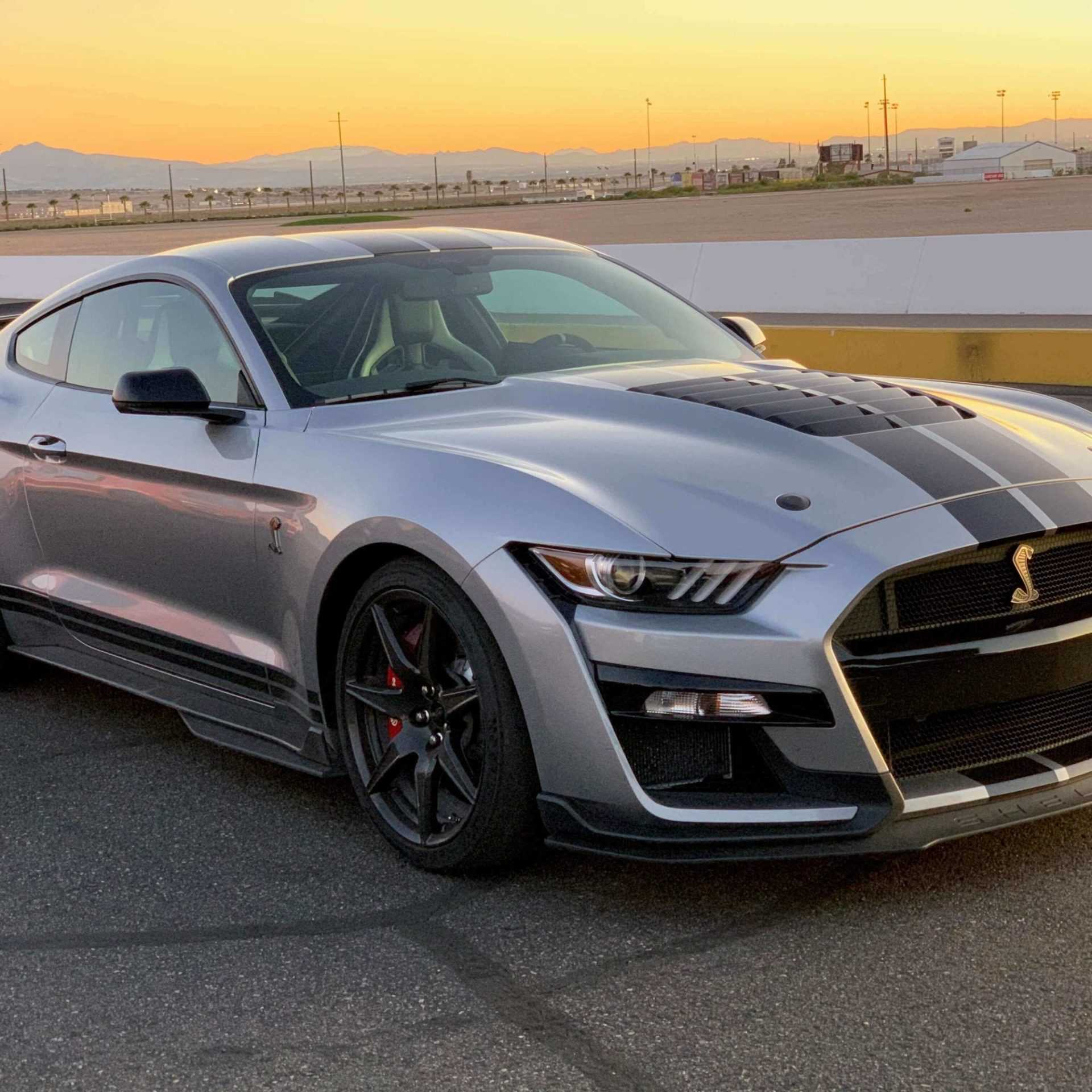 Ford mustang gt (2014) vs ford mustang shelby gt500 (2014)