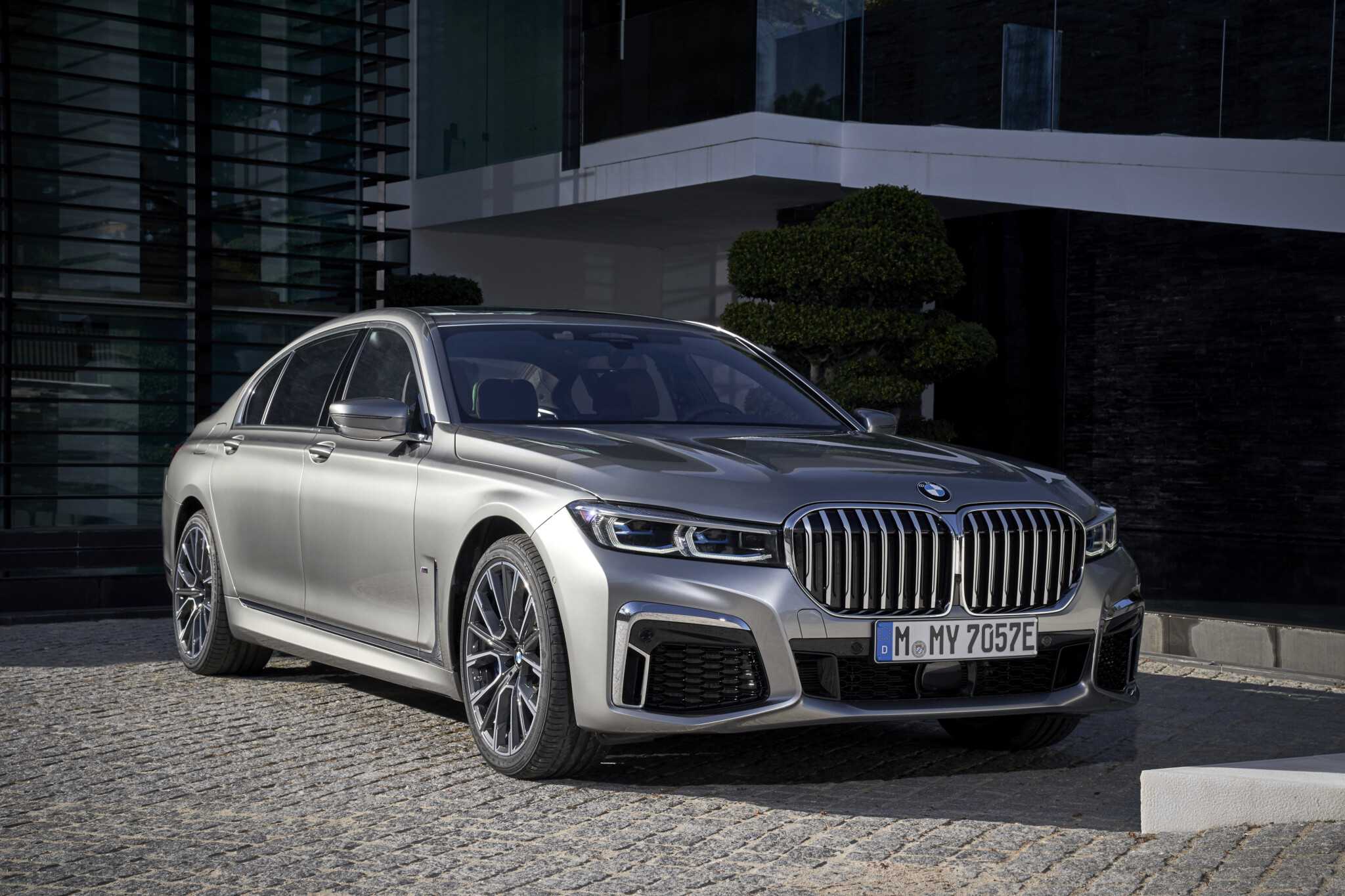 Bmw 7 g11: "идеальный автомобиль для дальних поездок с недорогим обслуживанием". артем и автомобиль месяца autogrodno