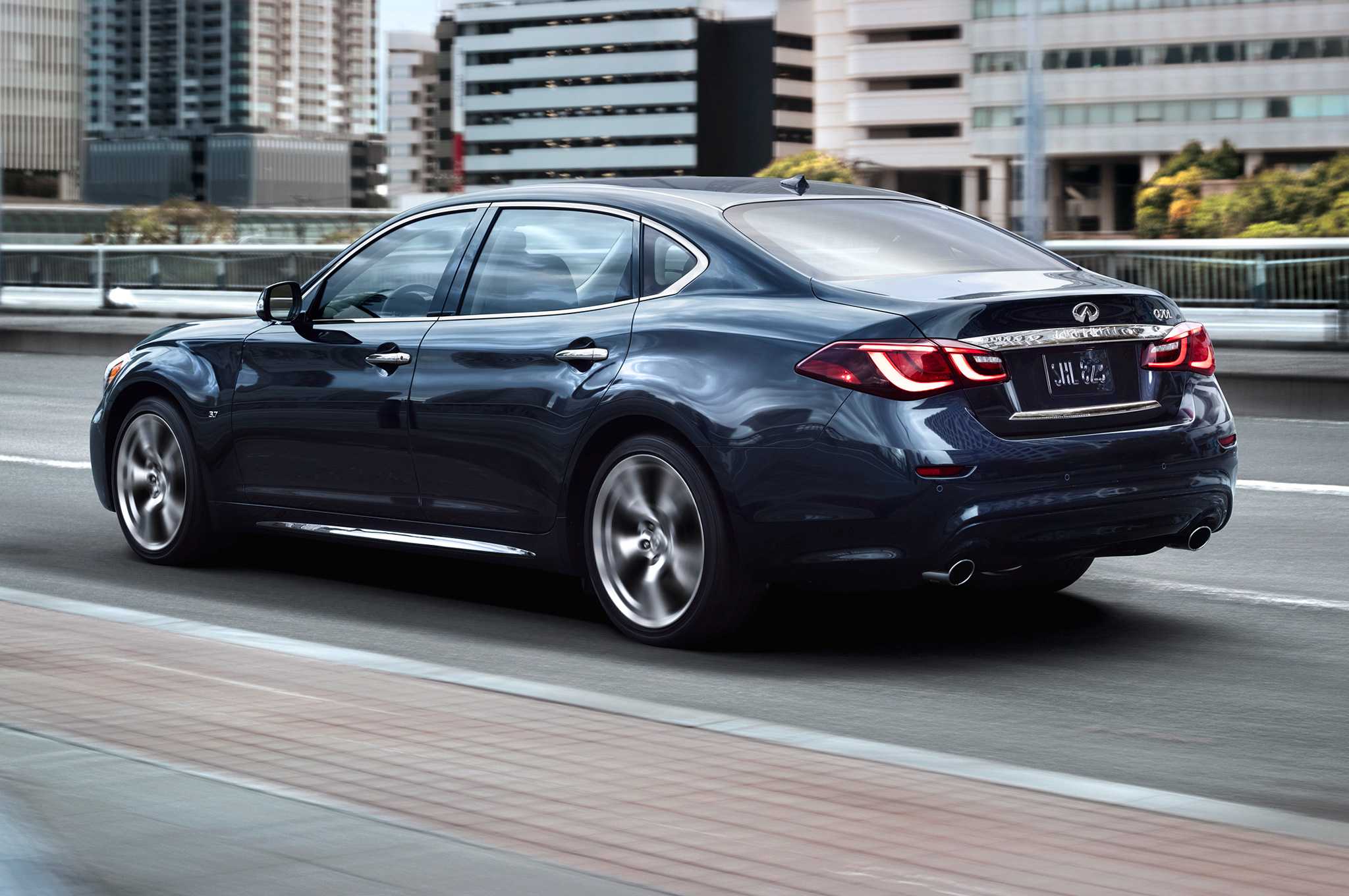 Обзор модели infiniti m (q70)
