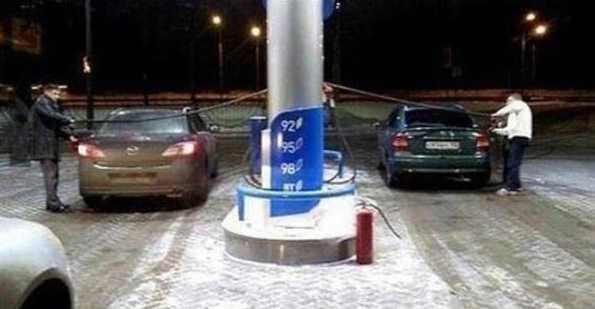 С какой стороны у автомобиля бак