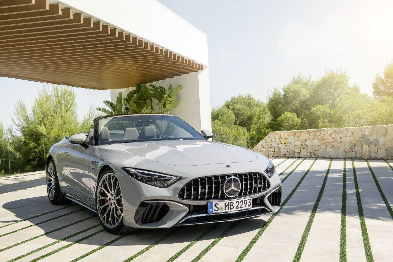Родстер mercedes-amg sl получил удешевленную версию с задним приводом и 2,0-литровым двигателем