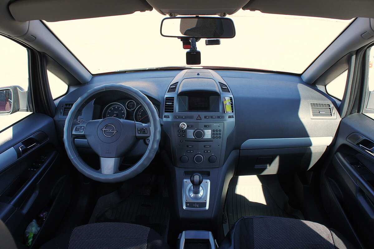 Минивэн opel zafira (опель зафира) можно отнести к семейным автомобилям