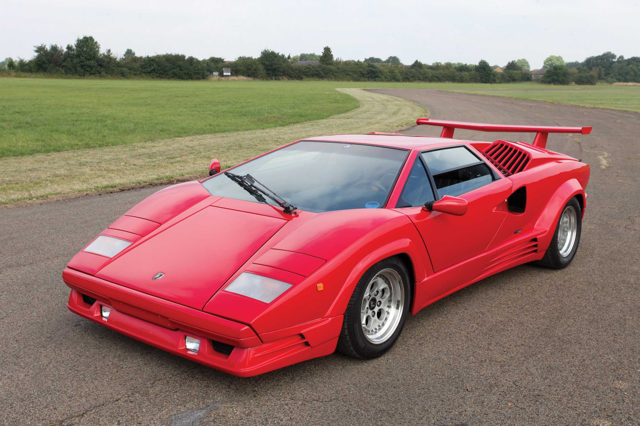 Lamborghini countach lpi 800–4 is a classic reborn | digital trends