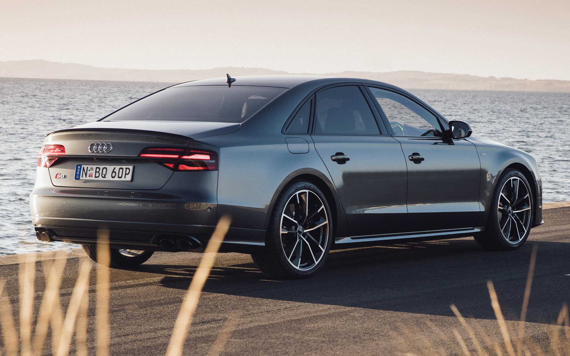 Audi s8iii (d4) restyling 2013 - now sedan