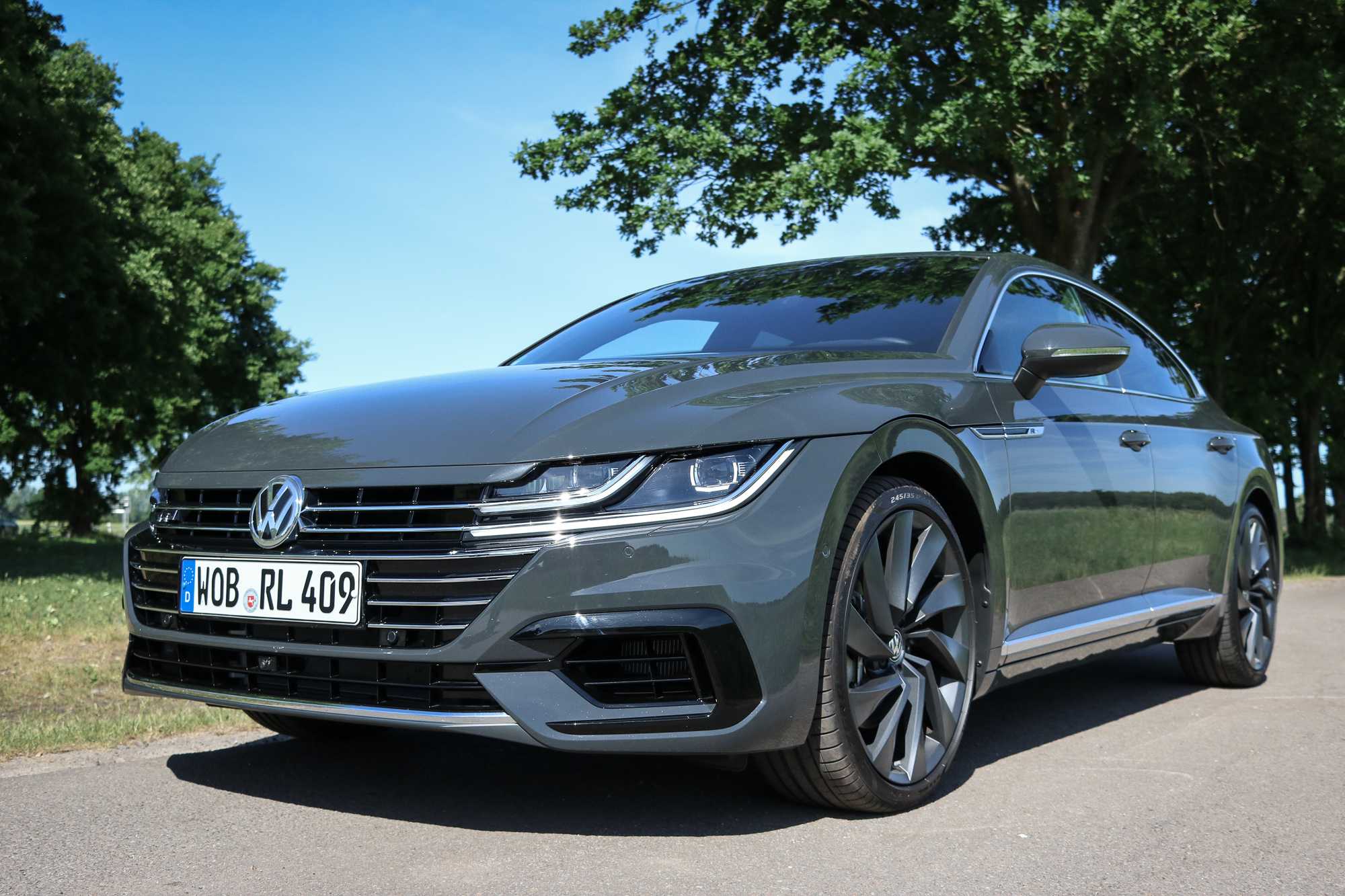 Volkswagen passat 206tsi r-line 2022 review - chasing cars