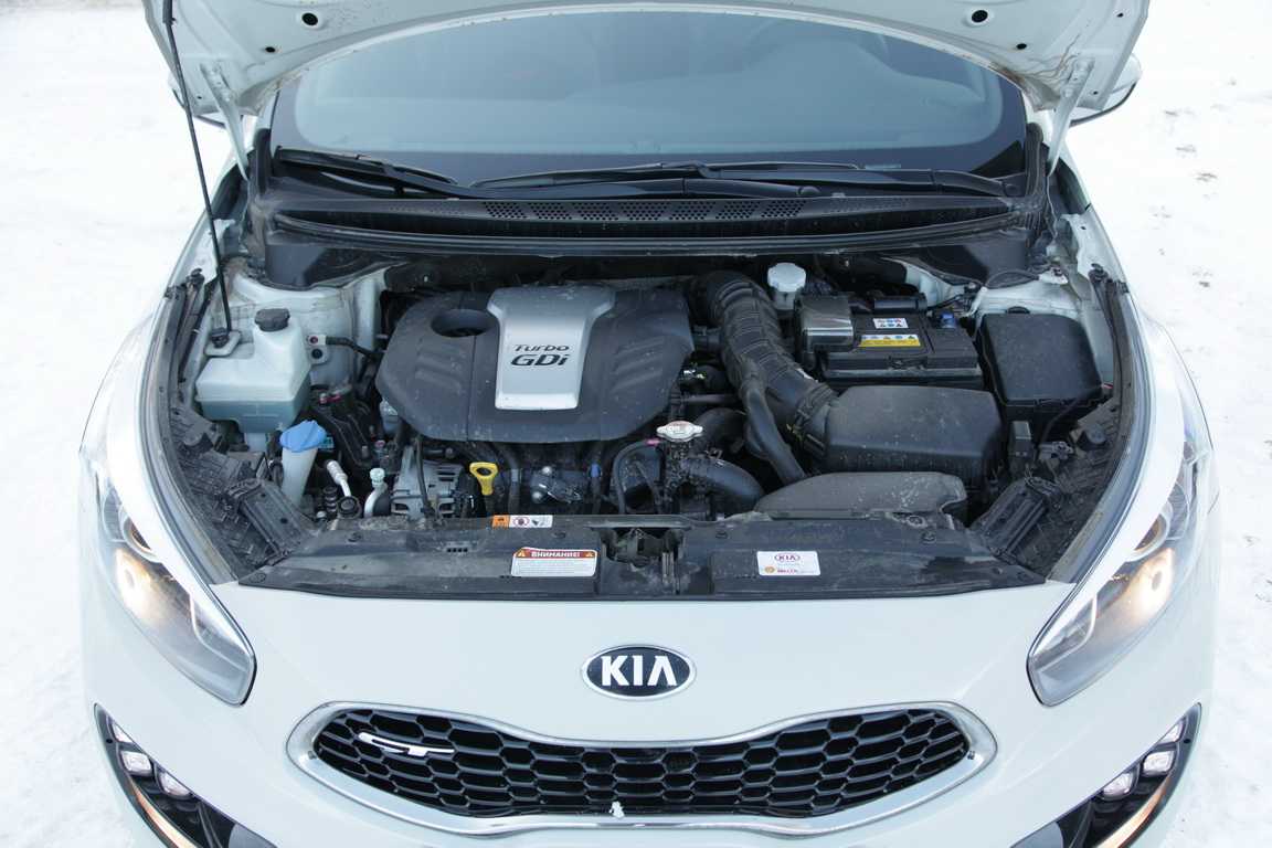 Капот кия сид. Kia Ceed 2013 под капотом. Двигатель Kia Ceed 2013. Kia Ceed 2013 подкапотное пространство. Кия СИД 2 под капотом.