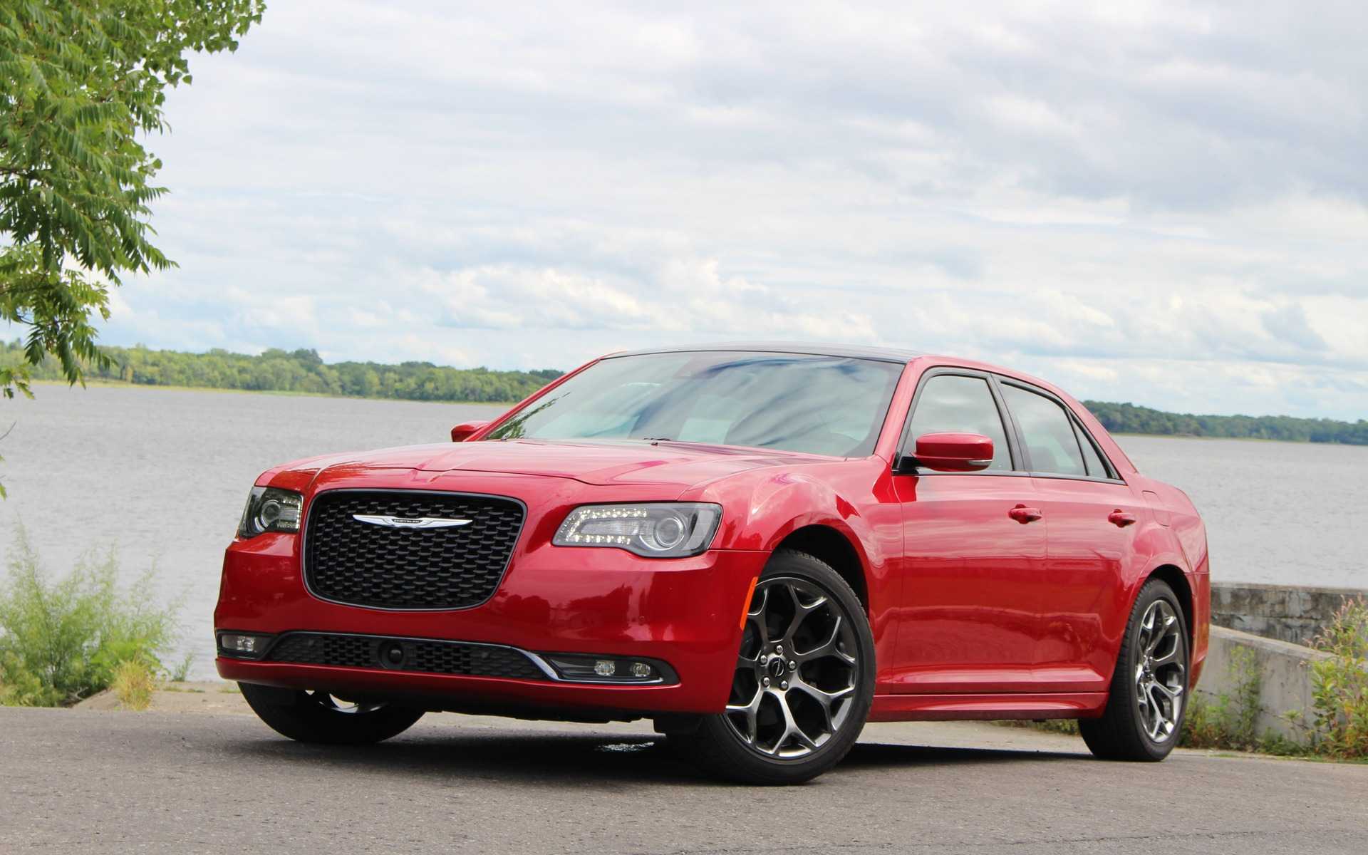 Chrysler 300c 1 (2004-2011) – лимузин или катафалк?
