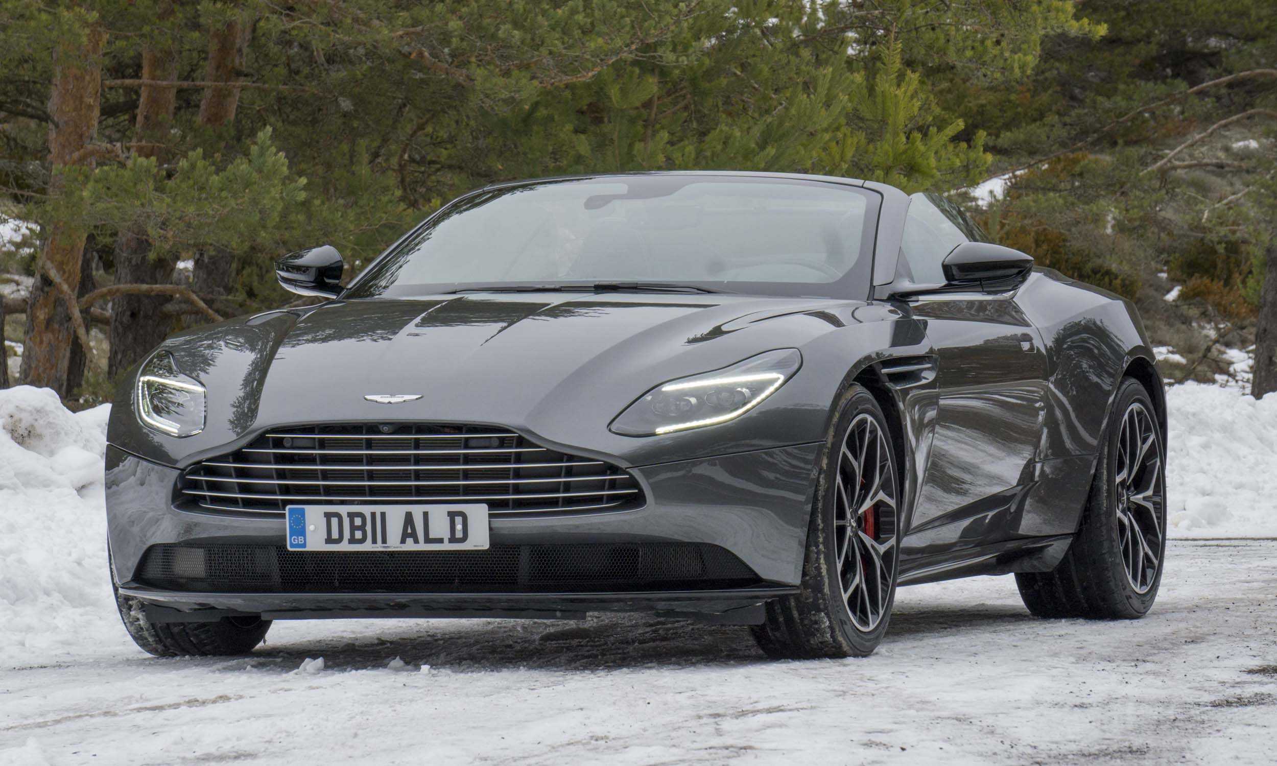 2023 aston martin dbx 