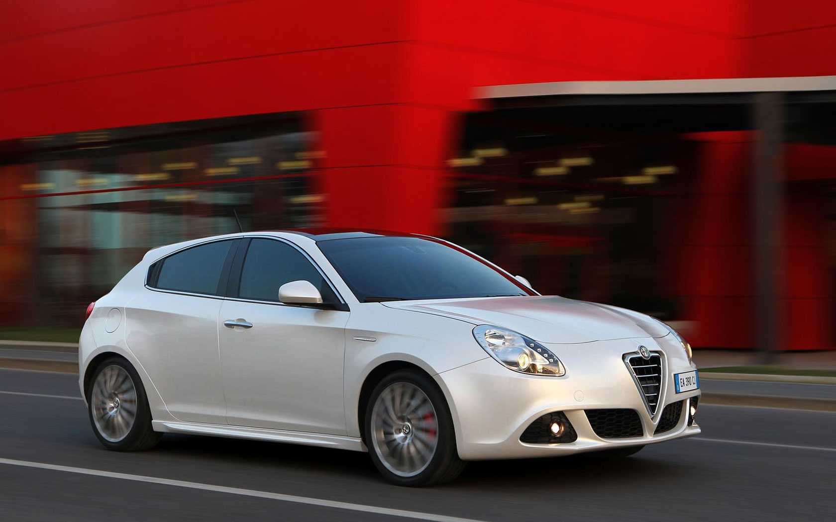 Alfa romeo giulietta 1750tbi veloce (2017) quick review