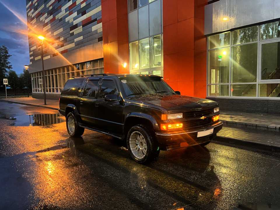Chevrolet suburban (gmt400) 5.7 i v8 200 л.с. - характеристики, отзывы, расход топлива - carsopedia.com