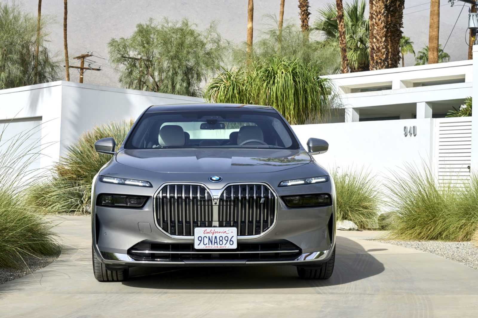 2023 bmw x7 revealed: fresh face, mild-hybrid power upgrade - forbes wheels