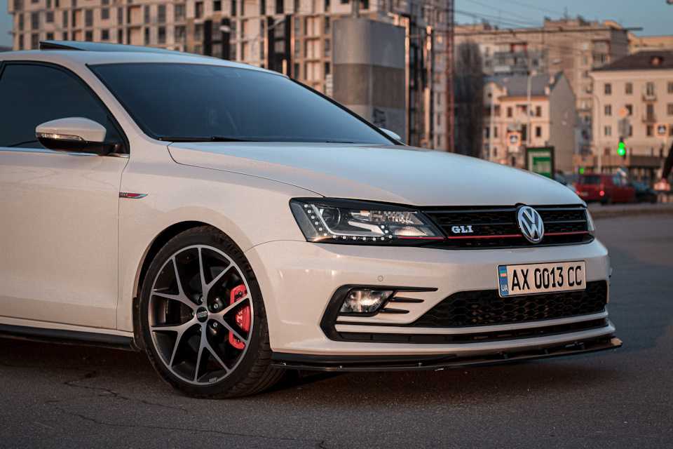 Какой объем багажника у volkswagen jetta?