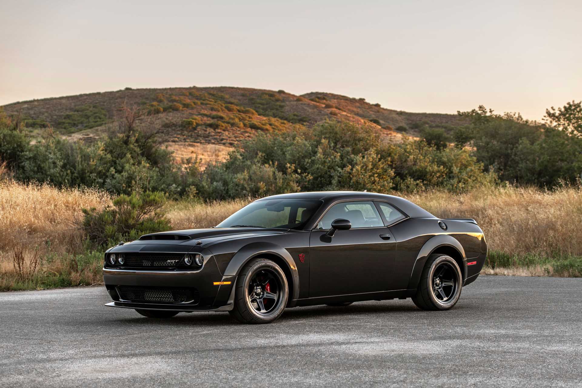 Dodge challenger 3 (facelift 2014) 6.2srt demon hemi v8 automatic 808 л.с. - характеристики, отзывы, расход топлива - carsopedia.com