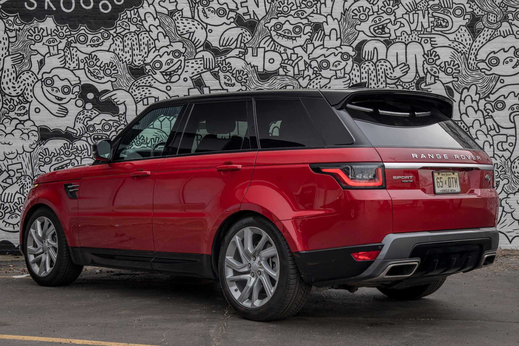 Кроссовер range rover sport третьего поколения взял лучшее от старшего брата