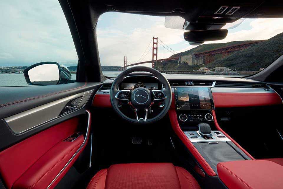 Jaguar f-pace по характеристикам очень похож на рендж ровер