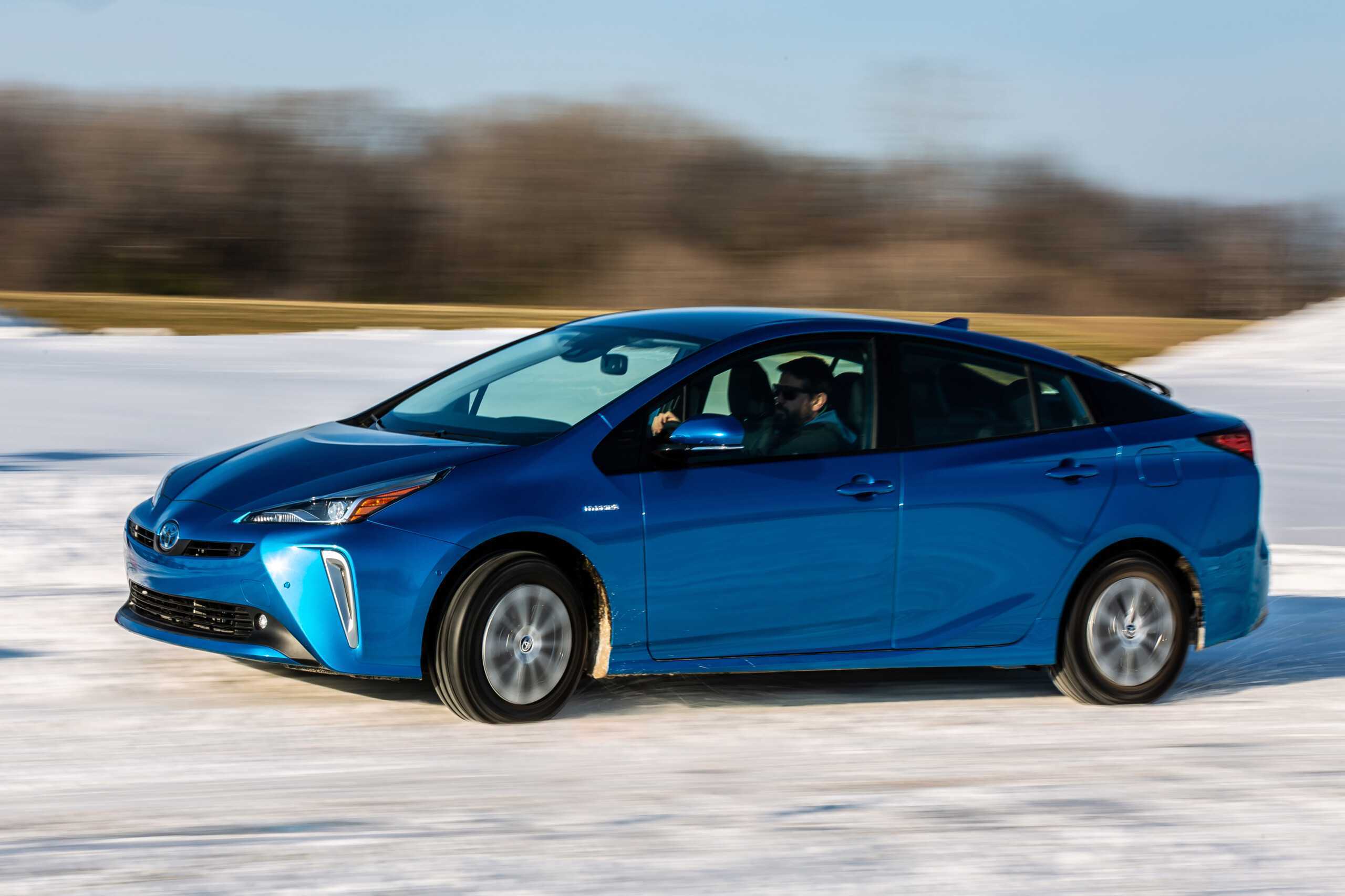 Обновленная toyota prius 2021 года фото видео обзор