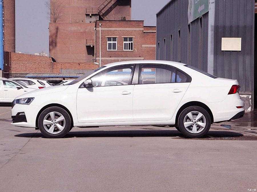 В россию вернулся лифтбек skoda rapid в измененном обличье за 2,3 млн. руб.