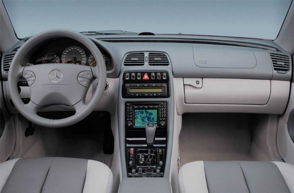 Mercedes-benz w208