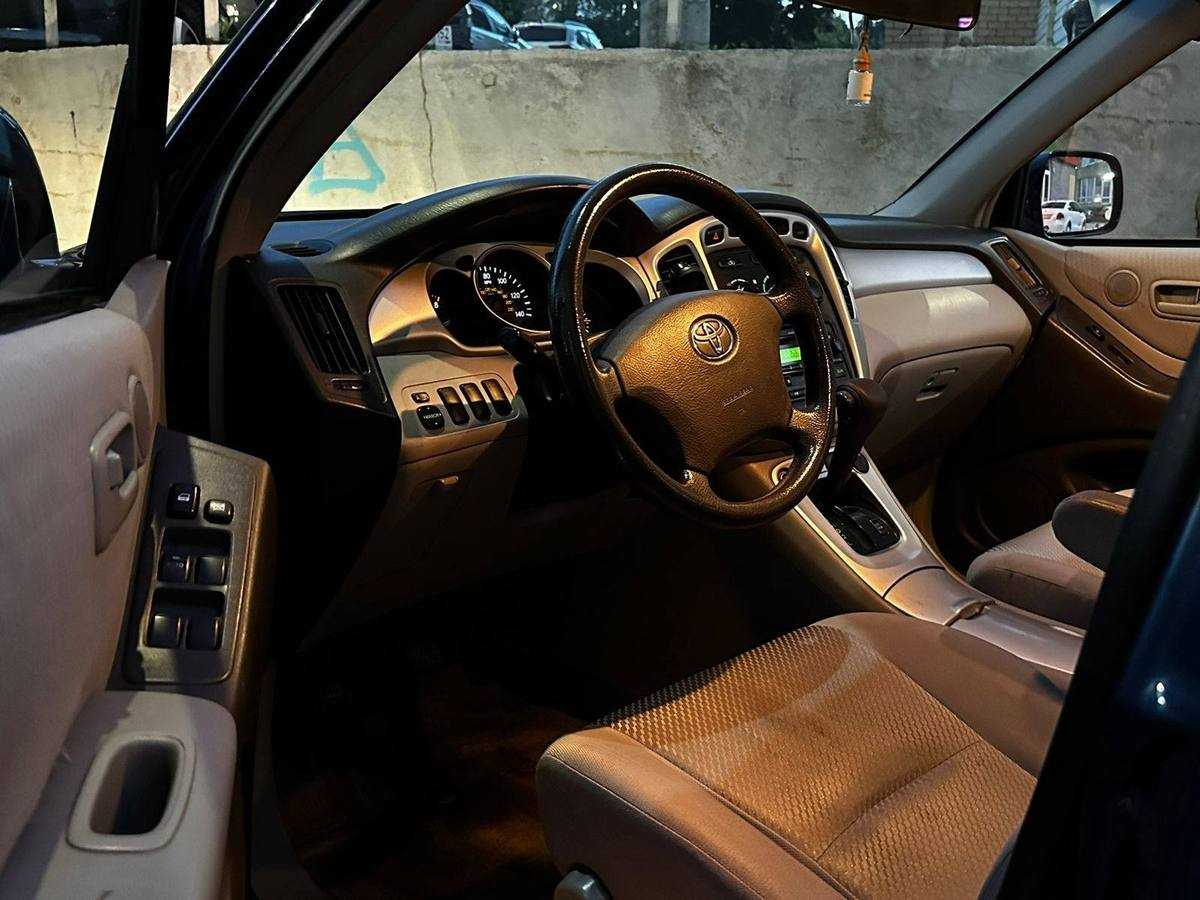 Тест-драйв toyota grand highlander 2024: трехрядный салон, гибридная силовая установка