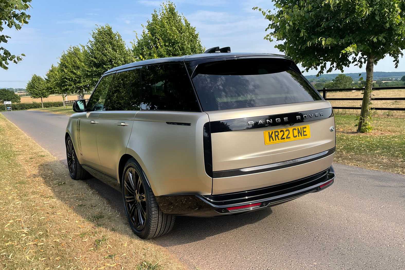 В чем разница между range rover vogue se и автобиографией? - on secret hunt