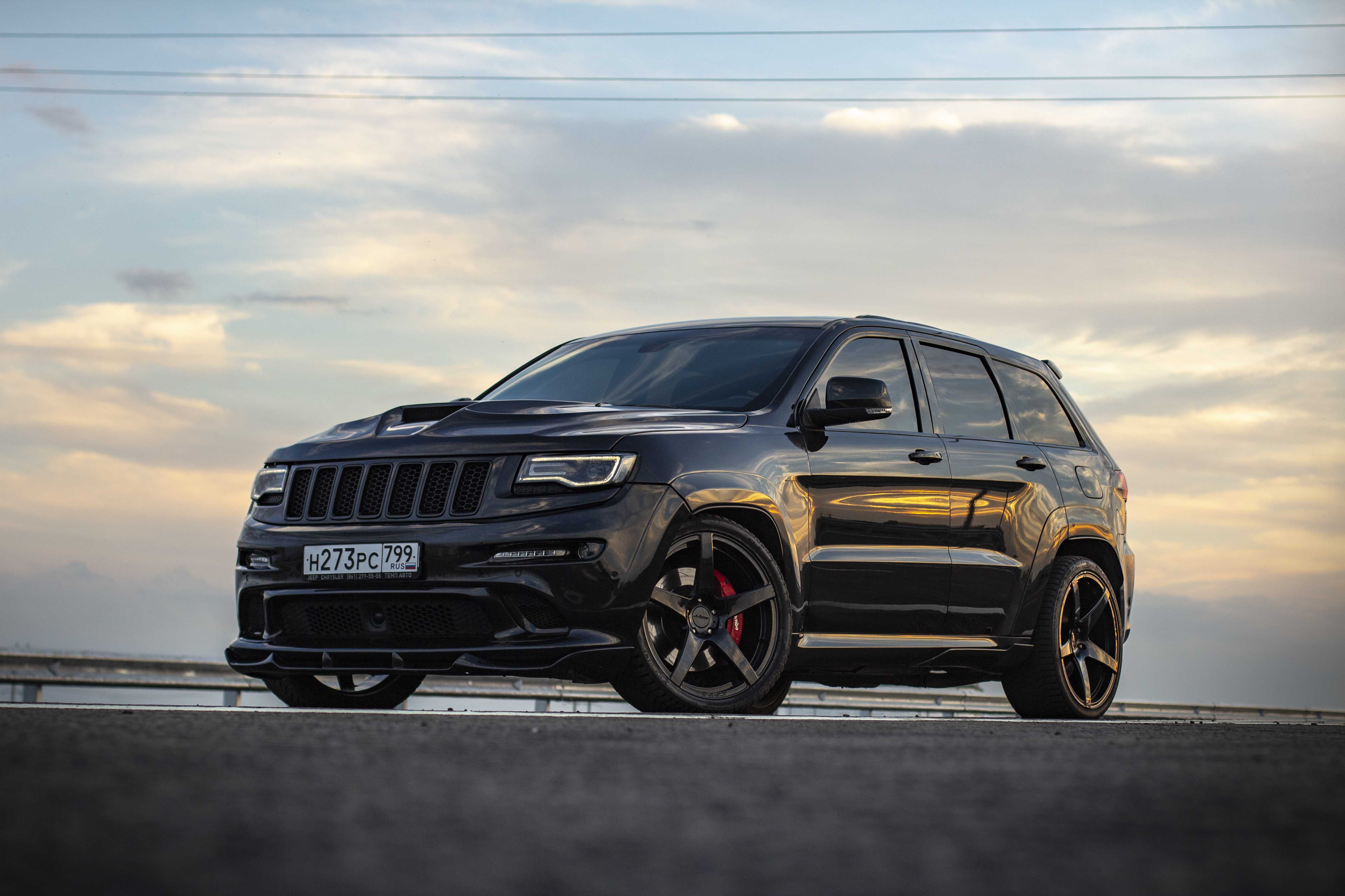 Jeep grand cherokee srt8 - кроссовер со спорткаровской динамикой
