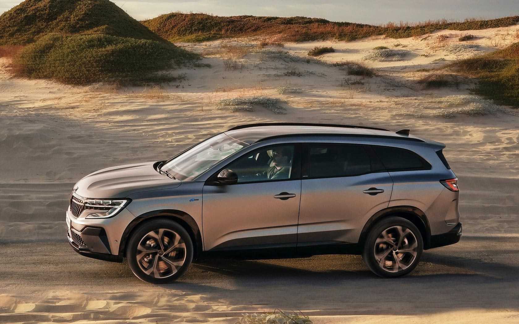 Компания renault представила новое поколение семиместного renault espace 2023 года в кузове кроссовера