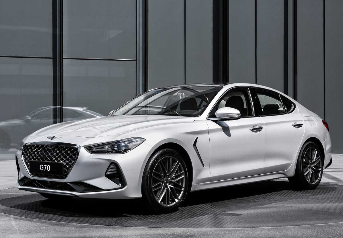 Это прямой конкурент bmw 3-series, но дешевле и с полным приводом в базе — genesis g70 2022 года