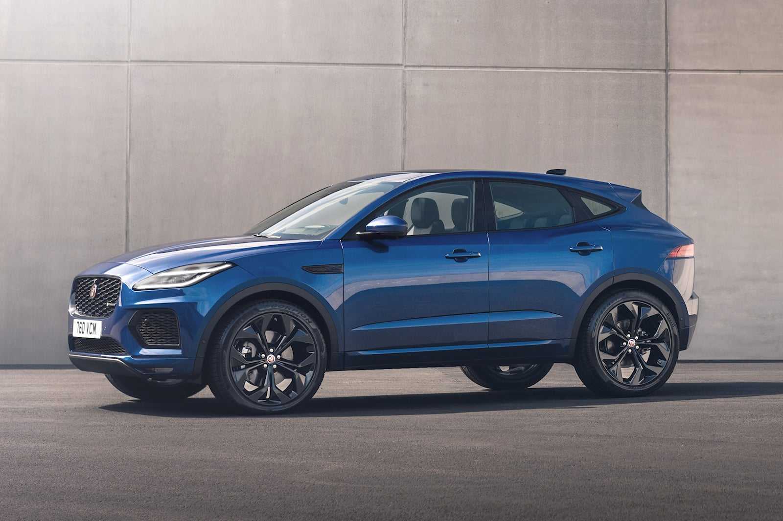 Jaguar представил гибридные версии кроссовера e-pace – hevcars