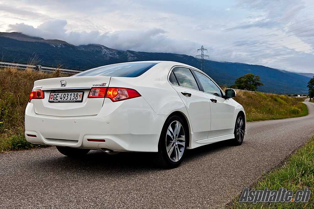 Описание honda accord type s aba-cl9 (2005.11) (хонда аккорд типе с), все технические характеристики данной модели японского автомобиля.