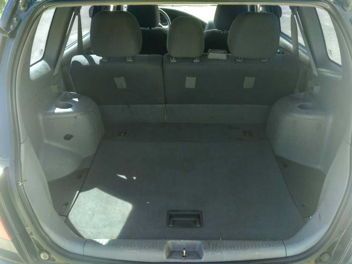 Kia carens