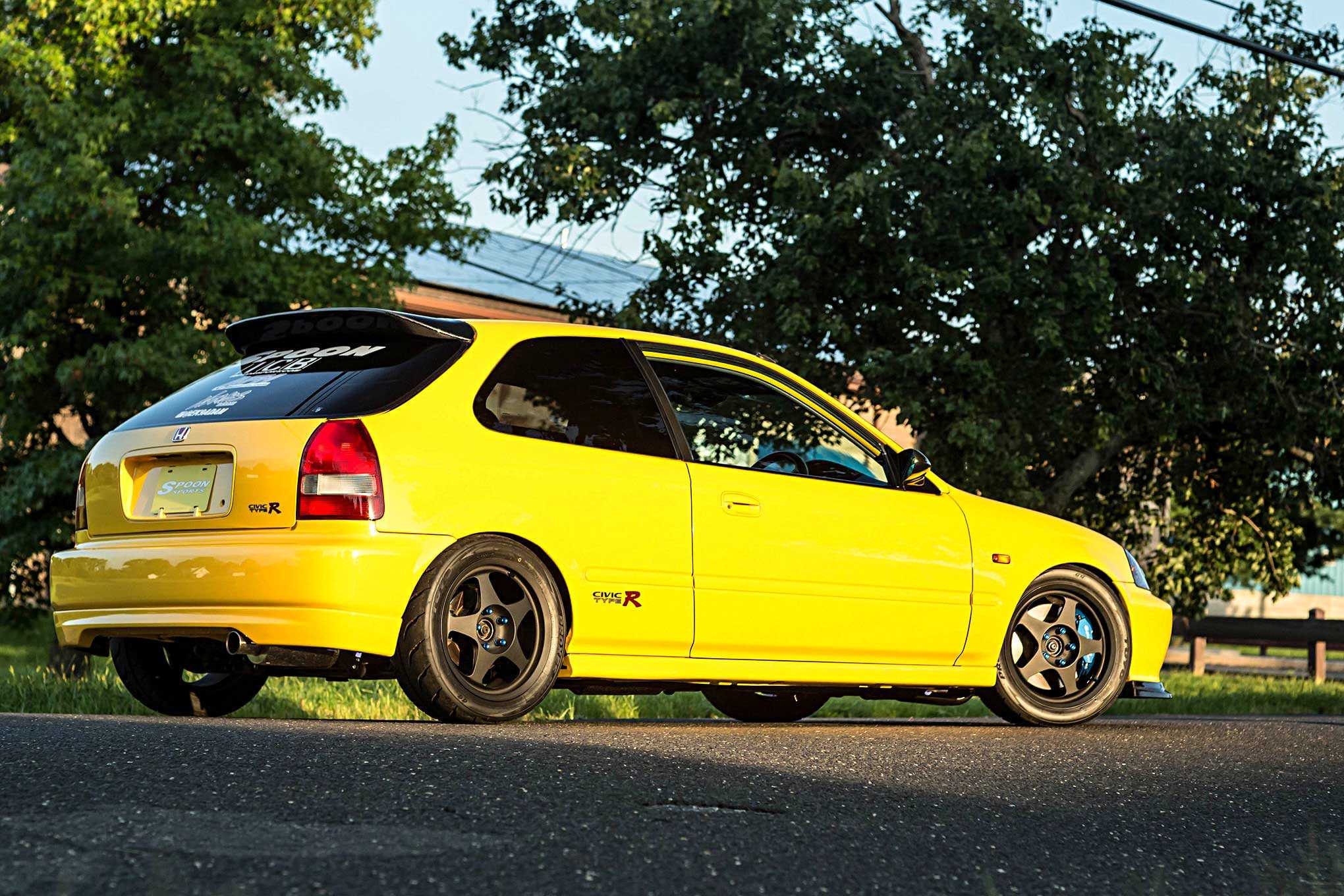 Honda civic type r 1.6 16v - ek9 - [1997] performance figures, specs and road legal technical information.