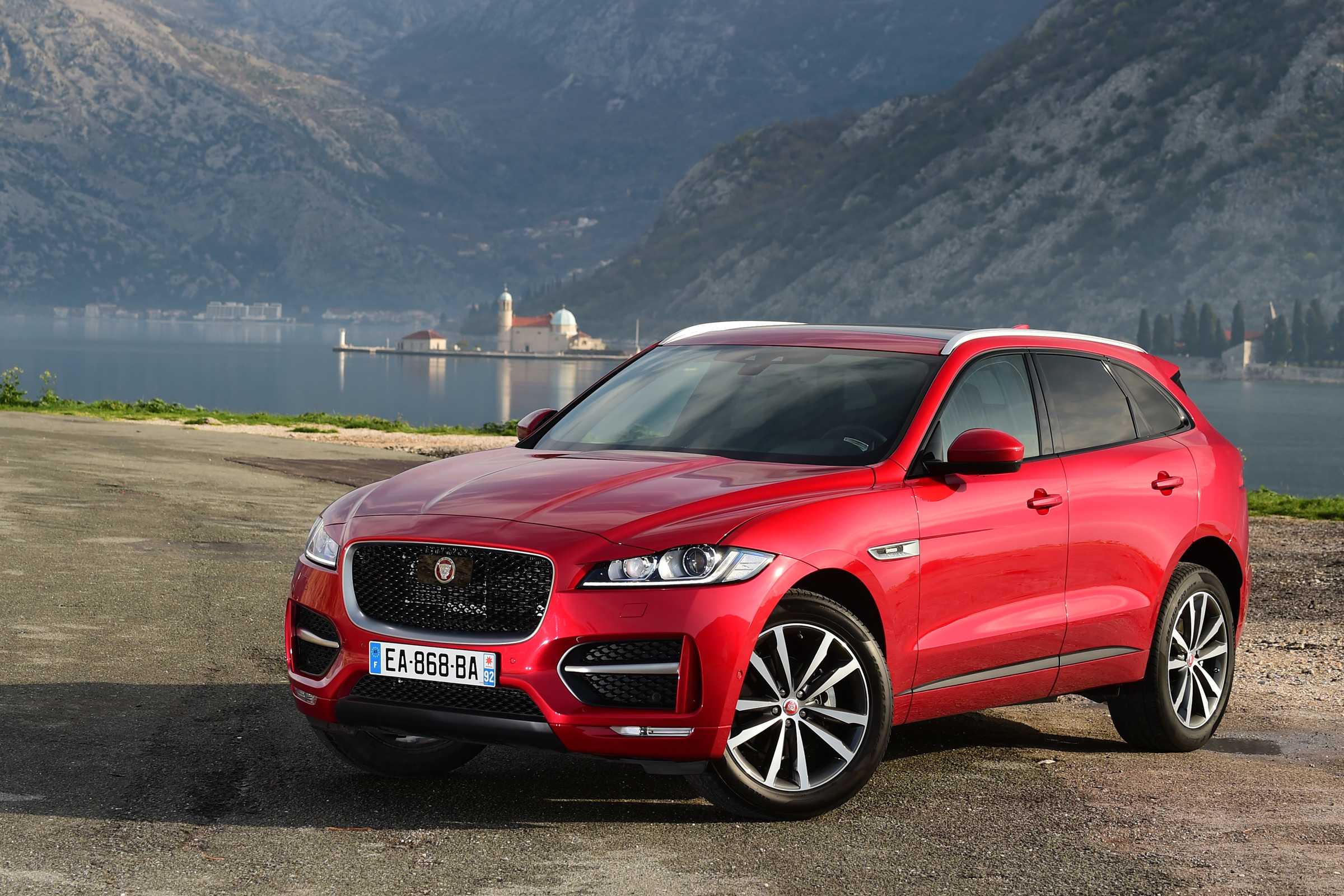 Jaguar f-pace по характеристикам очень похож на рендж ровер